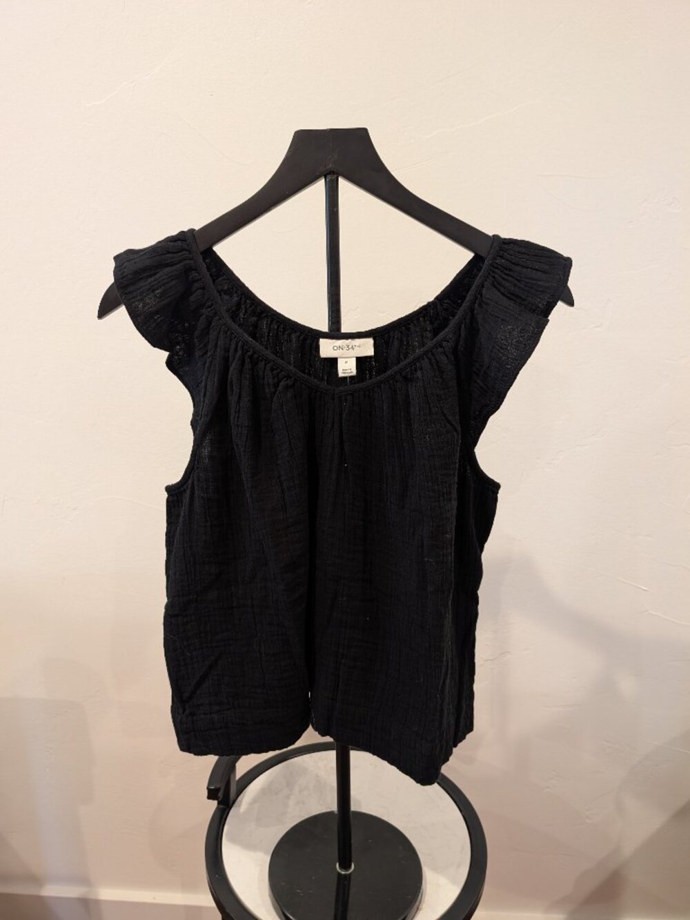 ON‑34TH • Gauze Textured Sleeveless Blouse • Deep Black • Size M • NWT